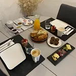 In Situ Nocleg ze śniadaniem