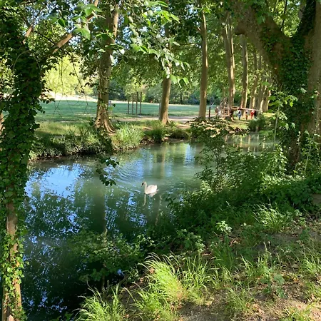In Situ فندق مبيت وإفطار Uzès